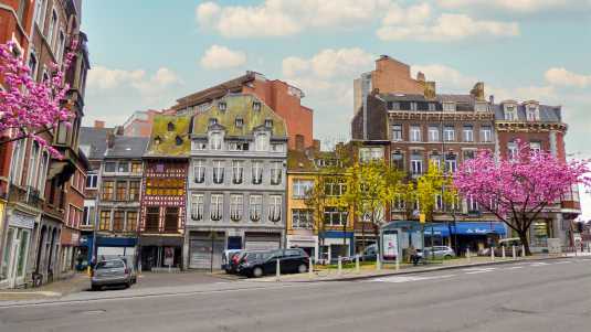 Im französischsprachigen Teil Belgiens, der Wallonie, ist Lüttich oder wie die Stadt auf Französisch heißt Liège mit den zahlreichen historischen Bauwerken eine Besonderheit  historische bauwerke, belgien, lüttich, liege
