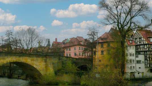 Das Stadtzentrum von Bamberg ist geprägt von historischen Bauwerken im Fachwerkstil historische bauwerke Bamberg, historische gebäude Bamberg, sehenswürdigkeiten in Bamberg