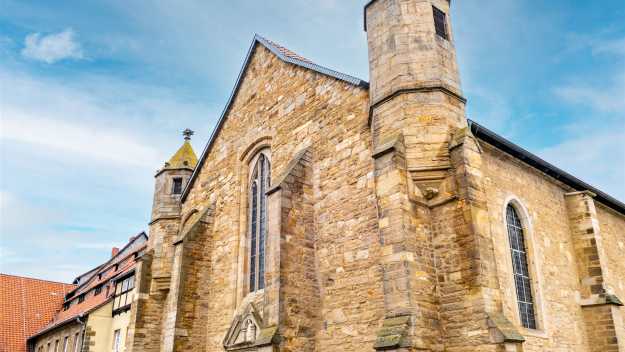 Etwas außerhalb des historischen Innenstadtkerns befindet sich die romanisch-gotische St. Magdalenen Kirche in Hildesheim historische bauwerke, deutschland, hildesheim, st-magdalenen-kirche, magdalenenkirche