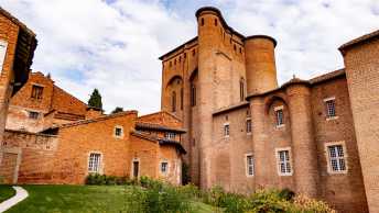 frankreich-historische-bauwerke-albi-bischofpalast-palais-de-la-berbie
