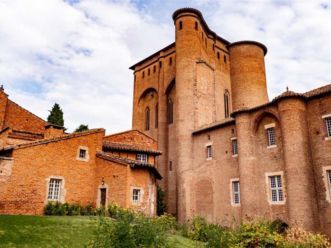 frankreich-historische-bauwerke-albi-bischofpalast-palais-de-la-berbie