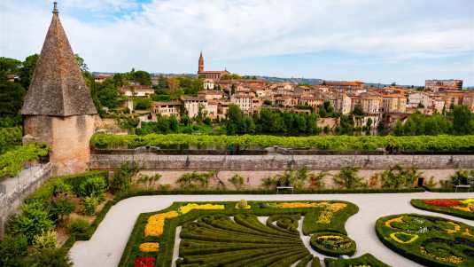 Garten im Bischofspalast von Albi in Frankreich historische bauwerke, frankreich, albi