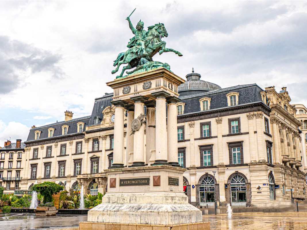 historische bauwerke, frankreich, clermont-ferrand, place de jaude, vercingetorix