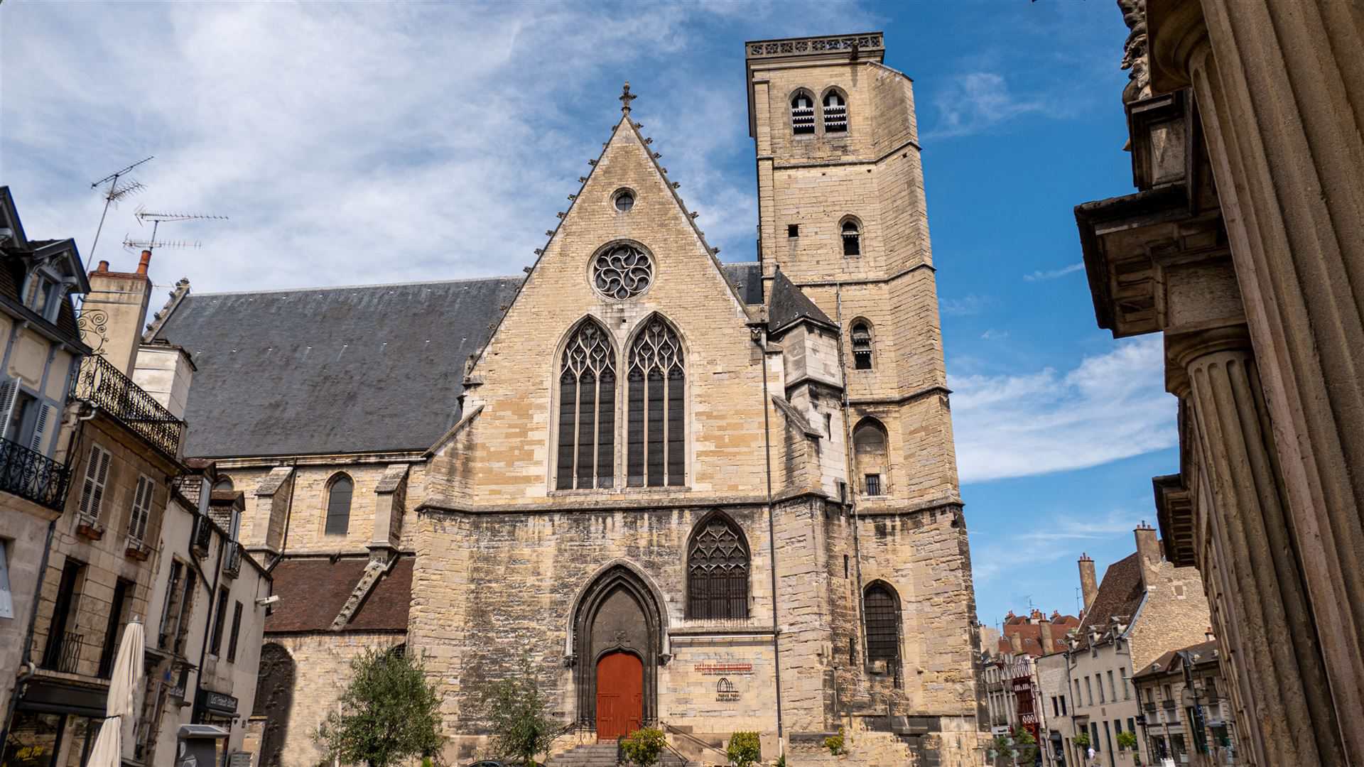 Entdecken Sie die faszinierende Architektur von SaintJean de Dijon