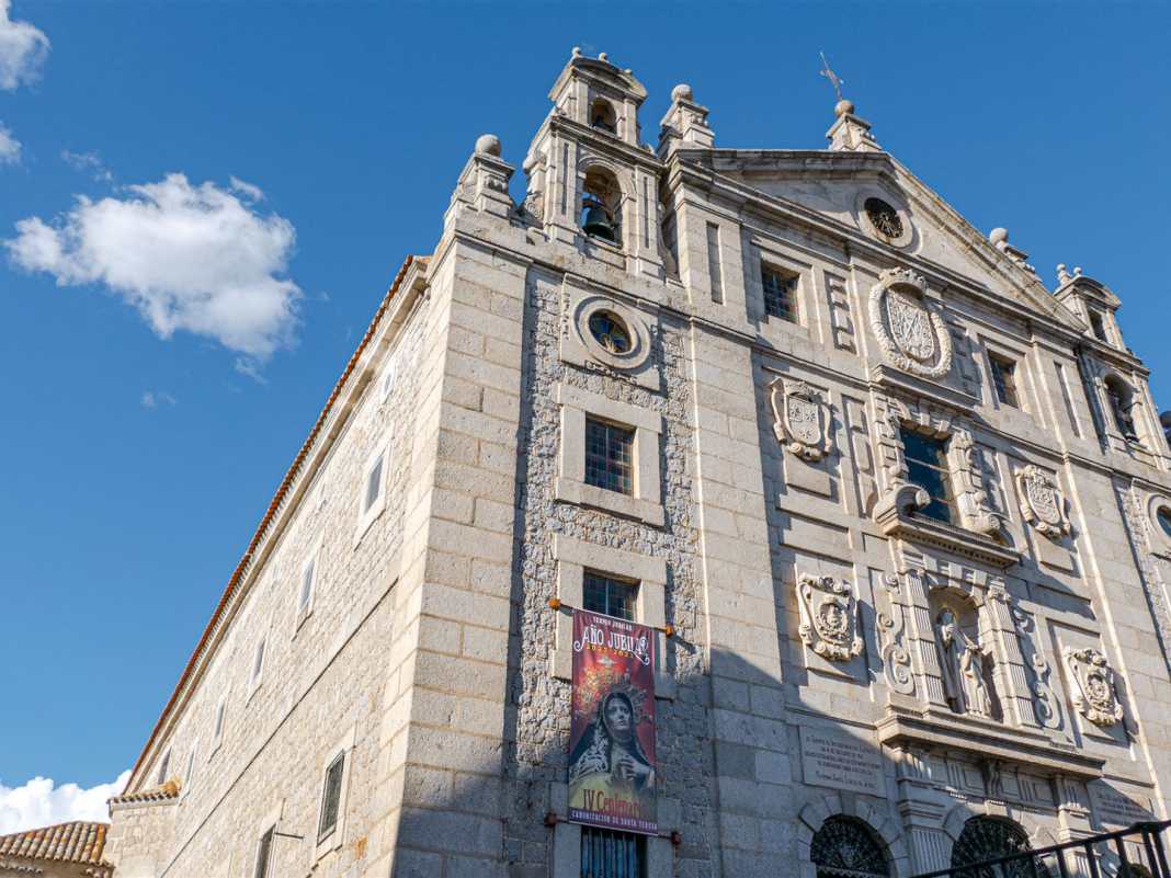 historische bauwerke, spanien, avila, convento santa teresa, klosterkirche, basilika