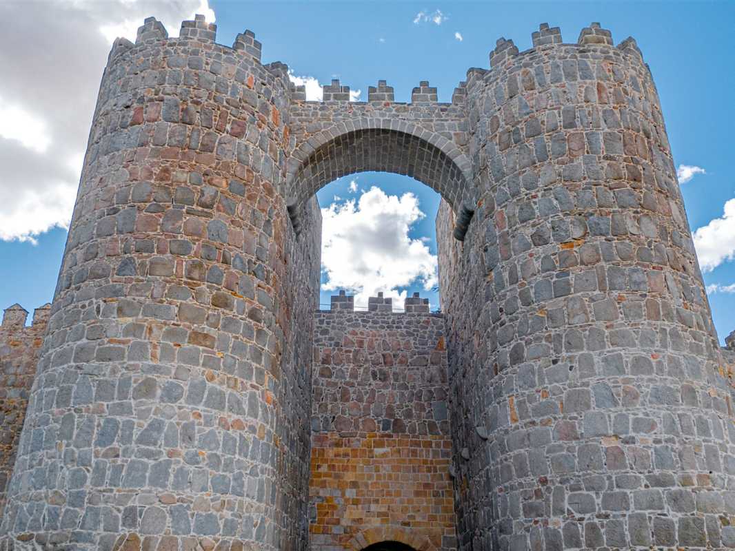 historische bauwerke, spanien, avila, stadtmauer