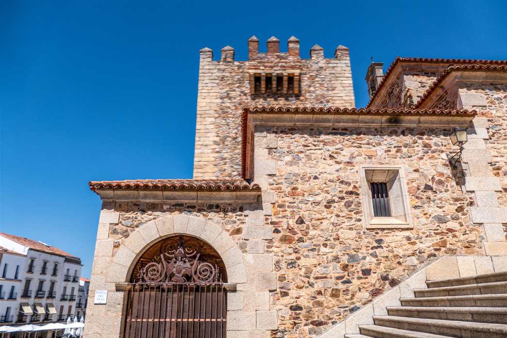 Die Ermita de la Paz (Einsiedelei des Friedens) ist ein historisches Gebäude in der Altstadt von Cáceres und eine der beudeutendsten Sehenswürdigkeiten der Stadt historische bauwerke, spanien, cáceres, ermita de la paz, einsiedelei