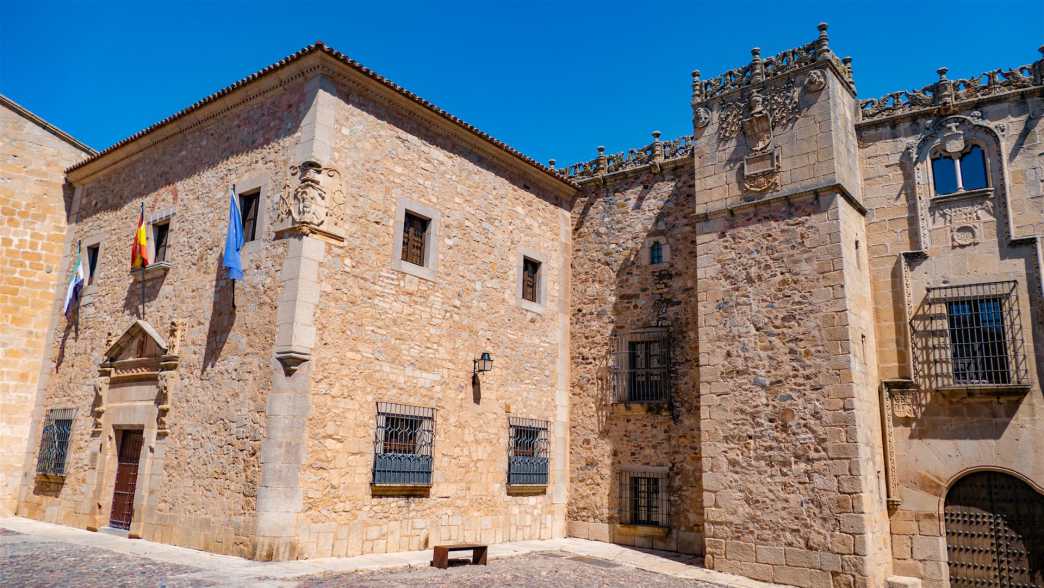 Heute beherbergt der Palacio de los Golfines de Abajo ein Museum in seinem historischen Bauwerk und ist eine der bedeutendsten Sehenswürddigkeiten in Cáceres historische bauwerke, spanien, cáceres, Palacio de los Golfines de Abajo
