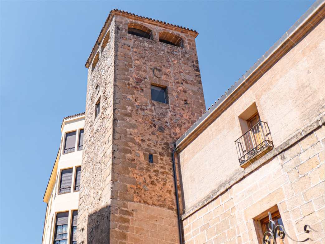 Unter den zahlreichen Türmen in Cáceres ist der Palacio Galarza einer der bedeutendsten Sehenswürdigkeiten der Stadt historische bauwerke, spanien, cáceres, Palacio Galarza