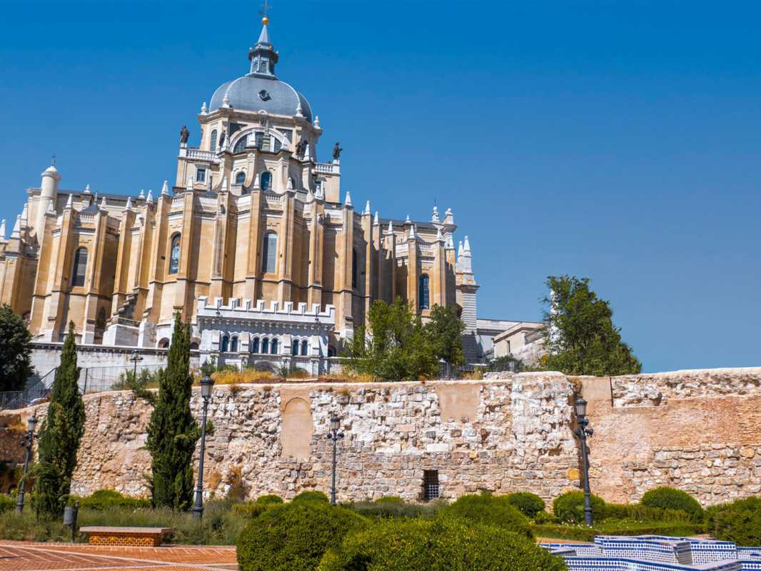 historische bauwerke, spanien, madrid, maurische mauern