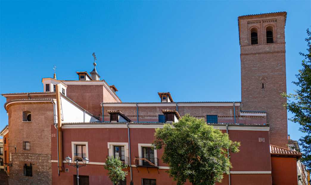 Der markante Backstein-Kirchturm von San Pedro el Viejo ist ein gueter Orientierungspunkt diese Sehenswürdigkeit in Madrid zu entdecken historische bauwerke, spanien, madrid, kirche, San Pedro el Viejo