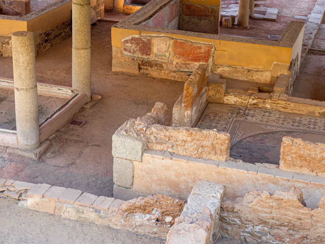 historische bauwerke, spanien, mérida, casa del mitreo, römischer friedhof