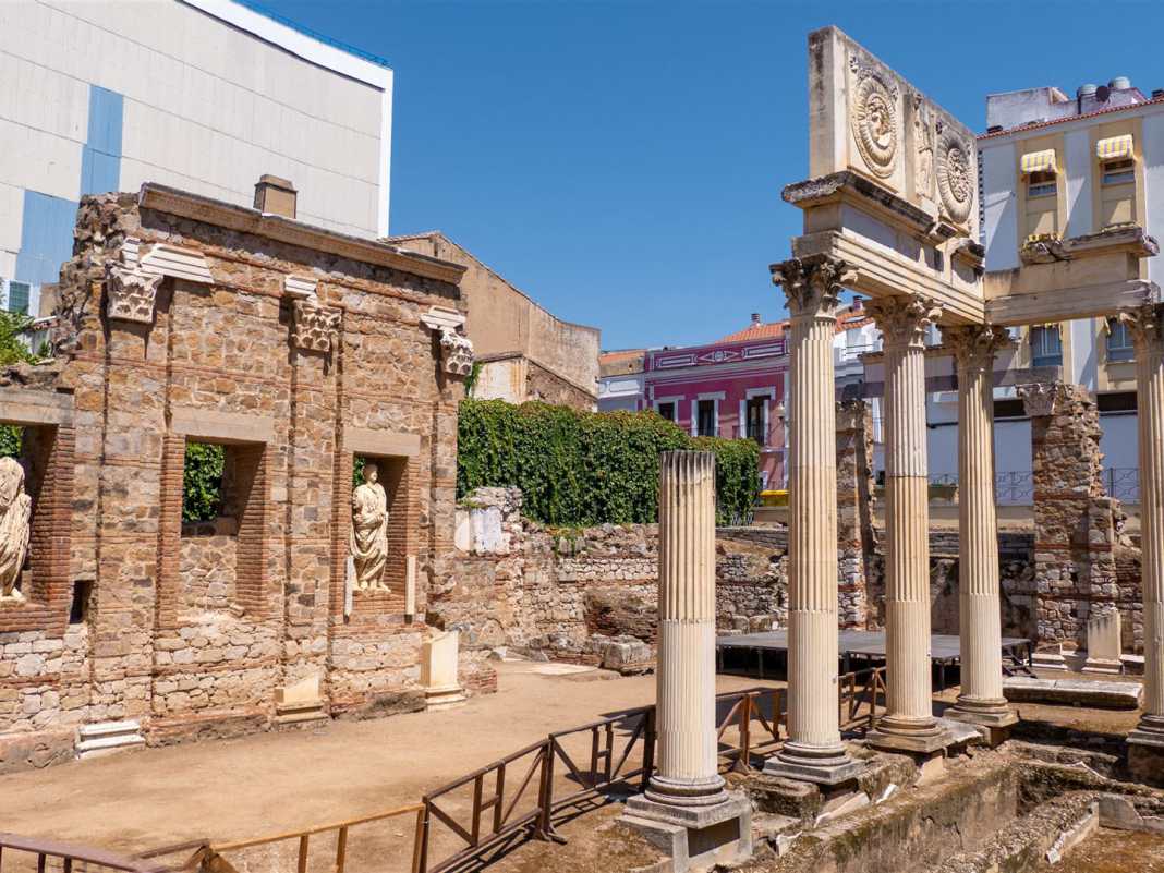 historische bauwerke, spanien, mérida, portikus, römisches forum
