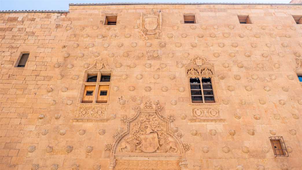 Das Muschelhaus befindet sich in der Altstadt von Salamanca und ist umgeben von vielen weiteren Sehenswürdigkeiten historische bauwerke, spanien, salamanca, casa de las conchas, Muschelhaus