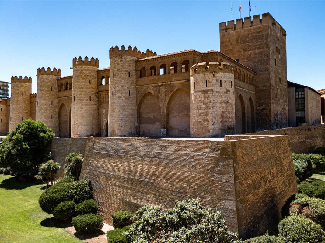 historische bauwerke, spanien, saragossa, aljaferia