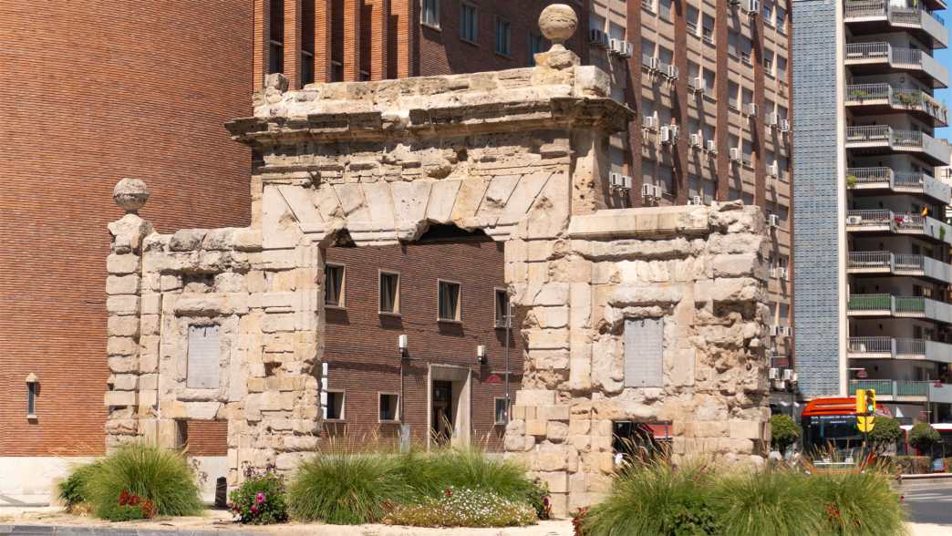 historische bauwerke, spanien, saragossa, puerta del carmen