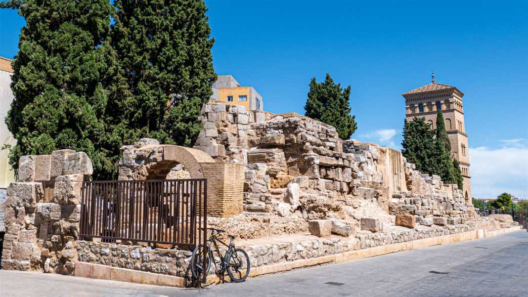 historische bauwerke, spanien, saragossa, römische stadtmauern, römische mauern