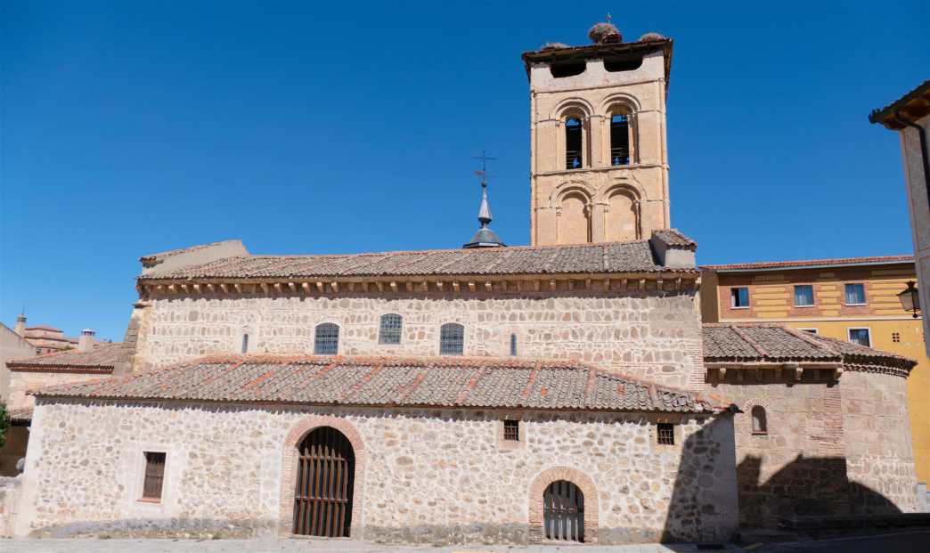 Im Gegensatz zu anderen romanischen Kirchen in Segovia ist die Kirche Justo y Pastor aus Bruchstein erbaut worden. Dieser Umstand macht die Kirche zu einem bedeutenden historischen Bauwerk in Segovia historische bauwerke, spanien, segovia, Iglesia de los Santos Justo y Pastor, kirche
