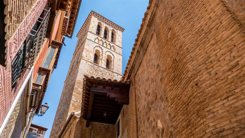 In diesem historischen Bauwerk in Toledo befindet sich eines der wichtigsten Werke des Males El Greco historische bauwerke, spanien, toledo, kirche, san tome
